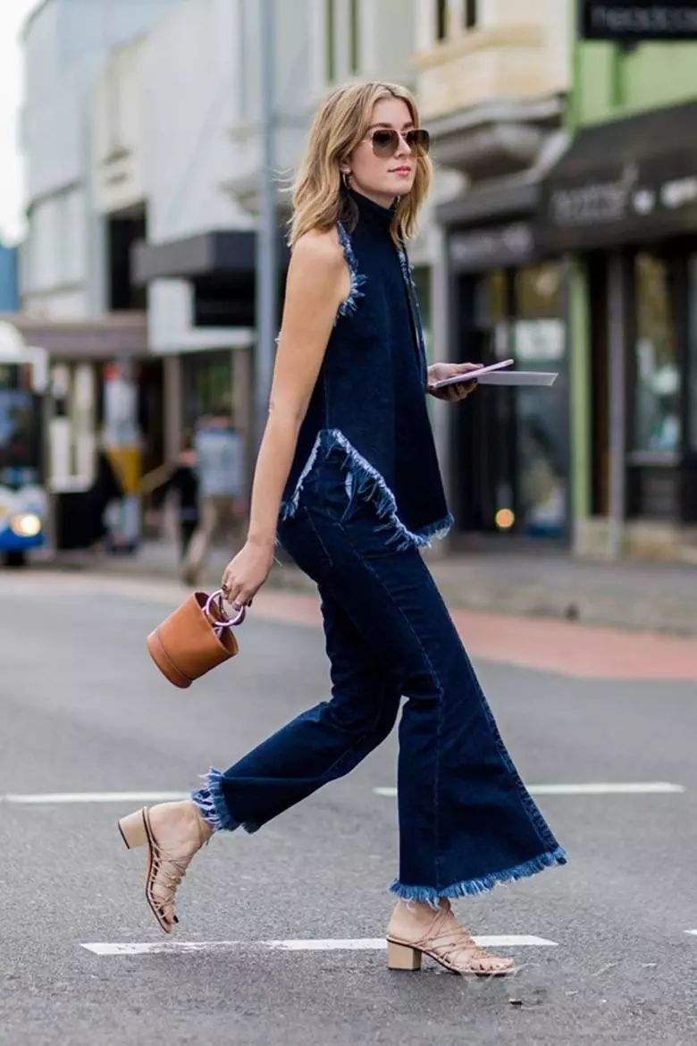 阔腿裤和喇叭裤哪个更时尚 (阔腿裤垂直感开叉喇叭裤)