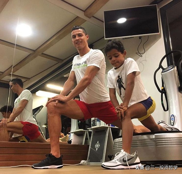 c罗痛哭致敬,c罗的自律已达到让人恐怖的程度