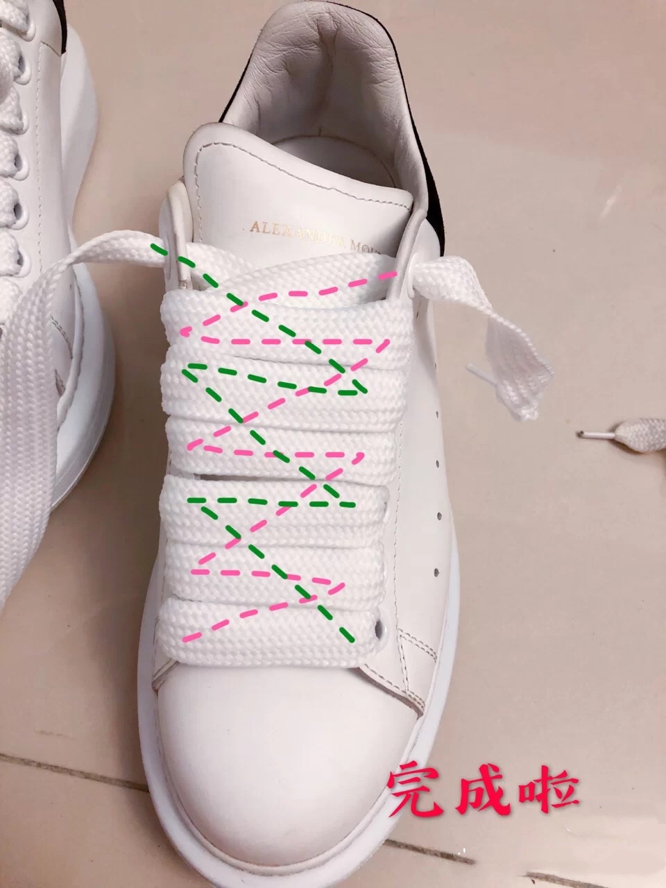 麦昆小白鞋鞋带系法慢动作,麦昆小白鞋鞋带怎么系教程视频