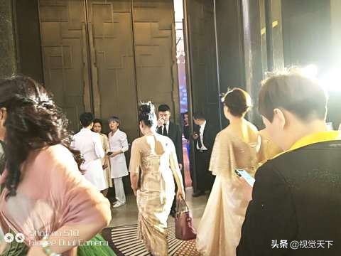 山东东营：数百美女云集酒店华丽登场气势逼人