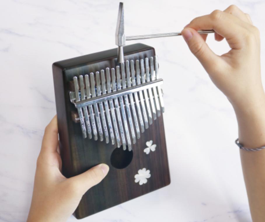 卡林巴拇指琴用什么软件调音,在唱歌卡林巴拇指琴怎么调音