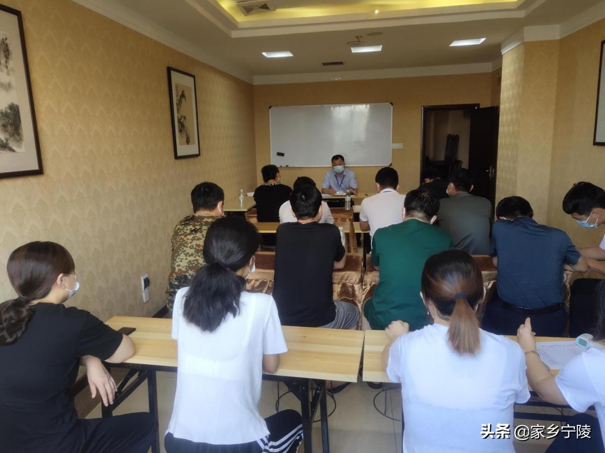 党旗在防疫卡点高高飘扬,党旗在疫情防控一线高高飘扬视频