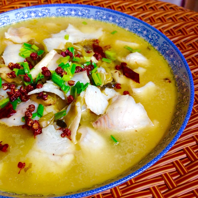 重庆鲈鱼正宗做法,关老师手把手教你酸菜鱼