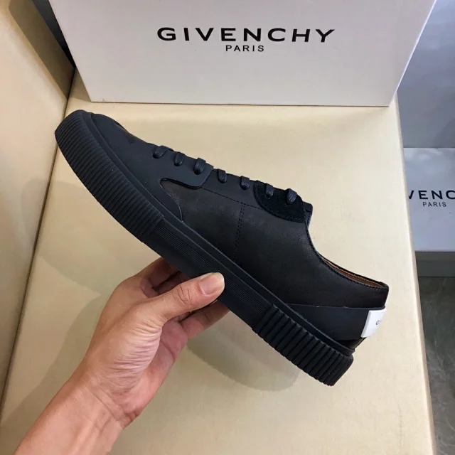 AJ被抖音毁成烂大街！纪梵希“黑骑士”首发一夜而红，标价680