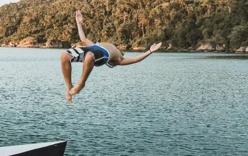 法穆兰v45对比绿水鬼,法穆兰v45和绿水鬼哪个档次高