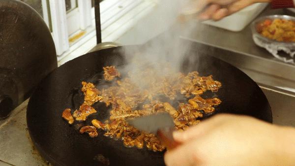 老字号“插旗”石景山！不到20元能吃饱？！还抬手就送60瓶啤酒！