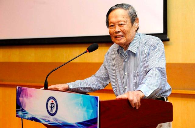 对撞机杨振宁最后一战,杨振宁对21世纪物理学的看法