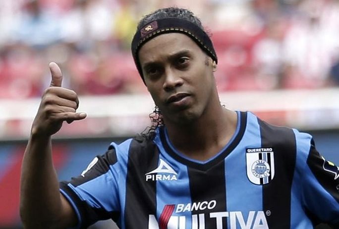 小罗踢野球场完整版,小罗和大罗踢野球