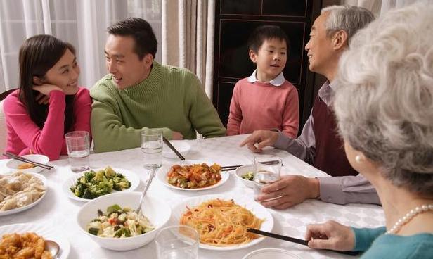 小孩总插话,孩子喜欢接话插话怎么办