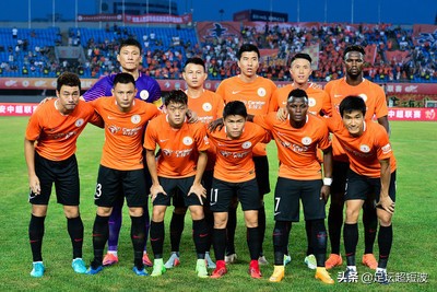 在颠沛中倔犟--中国足坛的流浪者