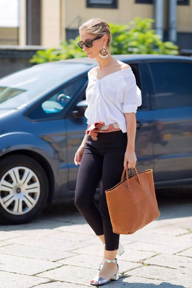 丝巾春天的系法大全慢动作,春天戴丝巾旅行穿搭