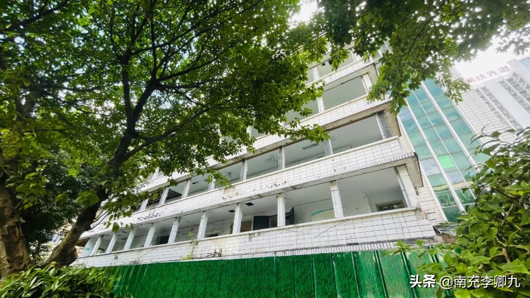 南充市川北医学院老院区,陪伴40年的老房翻新感慨