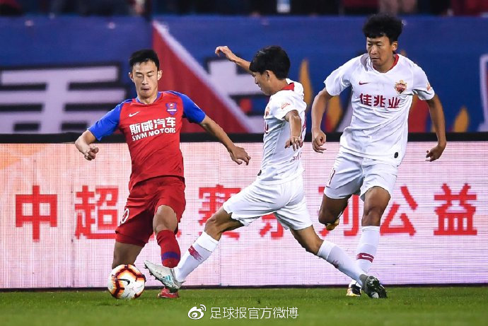 被对手撩出红牌咋办?深足主帅劝球员冷静