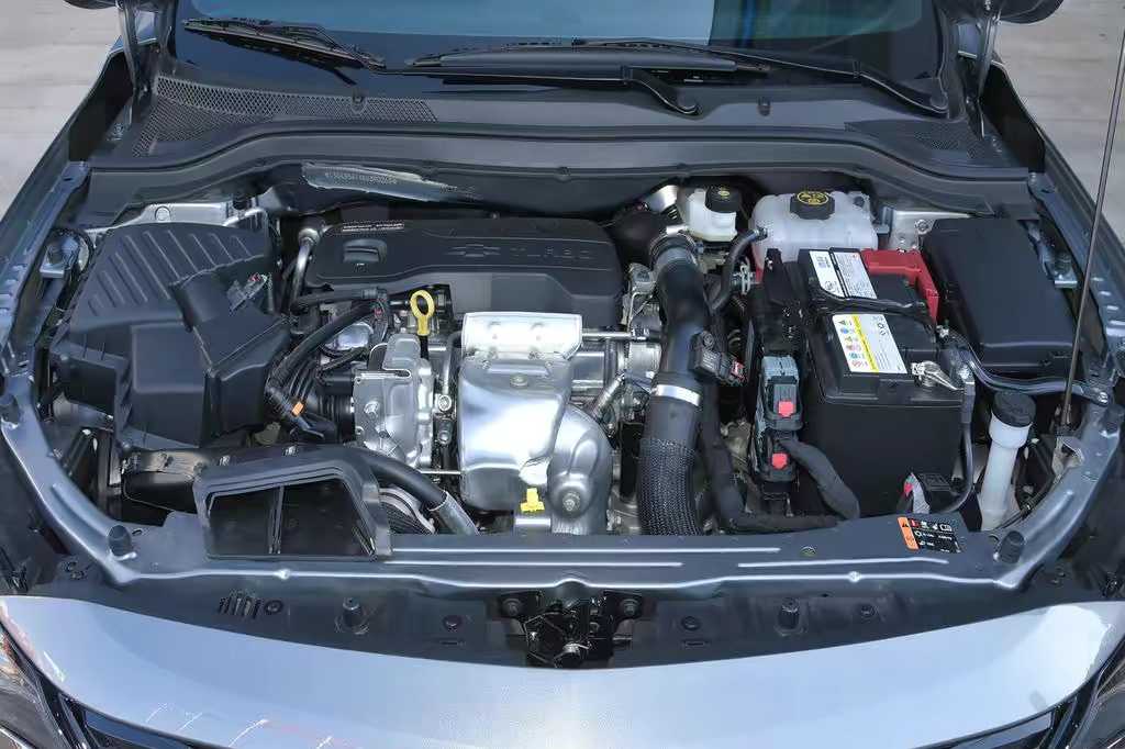 雪佛兰科鲁泽1.0t轻混试驾视频,有颜有实力测试雪佛兰科鲁泽