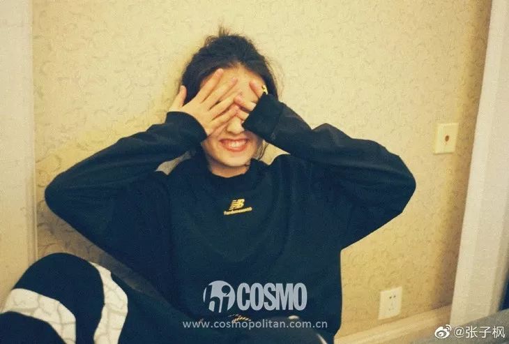 00后妹妹霸占年末荧屏却靠甜系穿搭霸占我的心