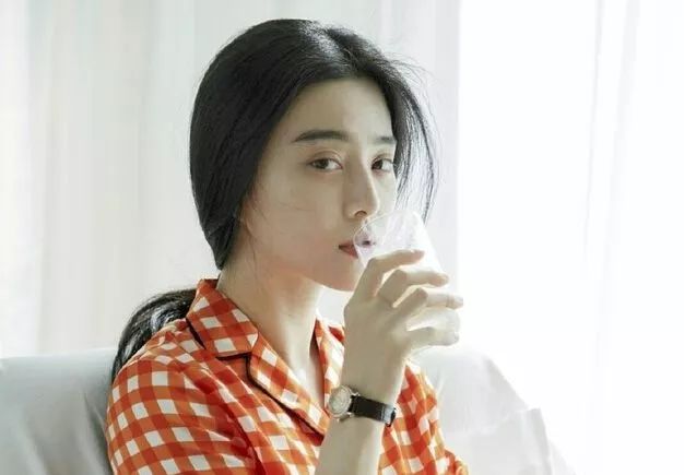 袁姗姗、唐嫣、马思纯的“伪素颜”，满满都是眼妆的硬技巧