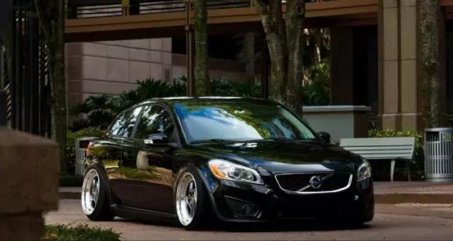 老款沃尔沃c30改装黑武士,走在大街上回头率百分百