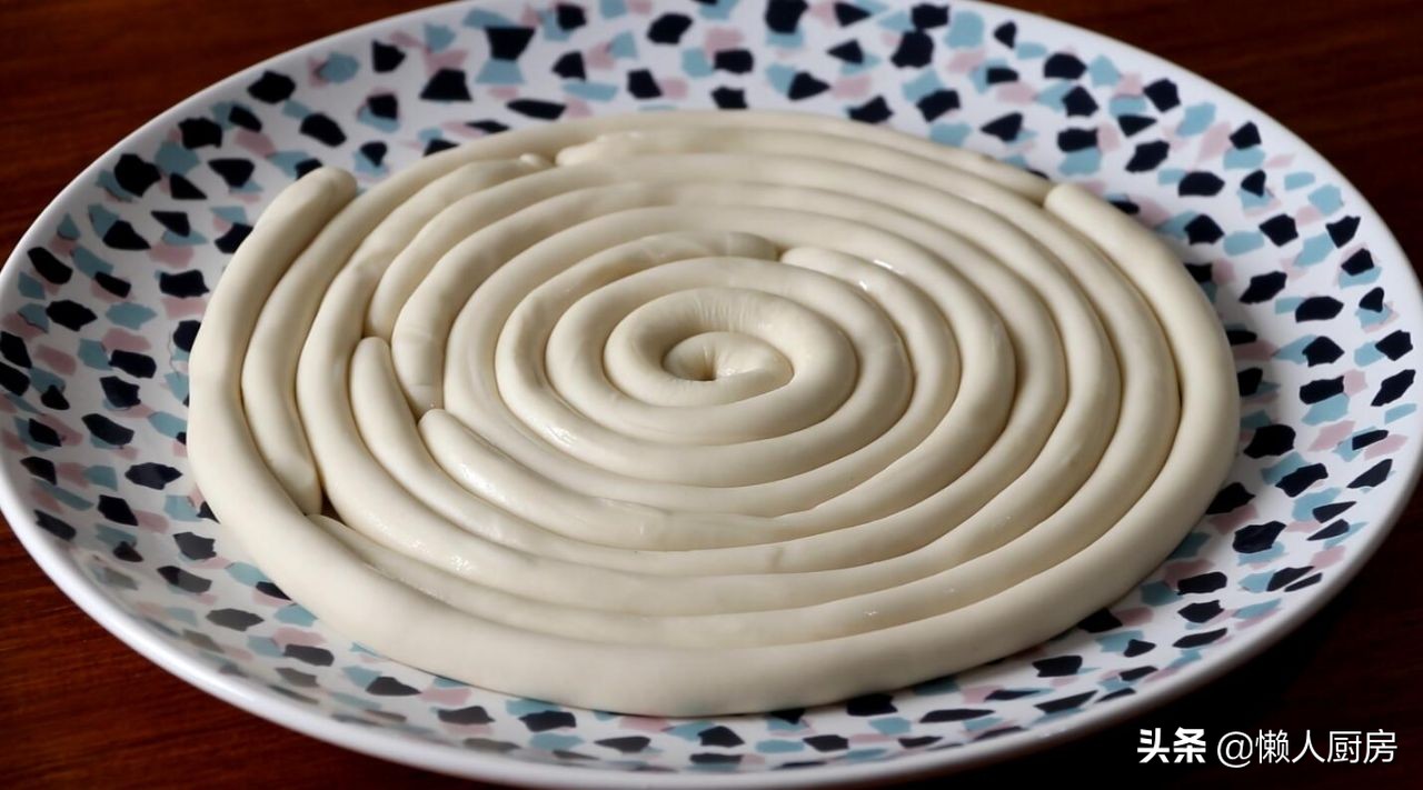 1斤面粉1个鸡蛋教你在家自制拉面,普通面粉拉面的做法全过程