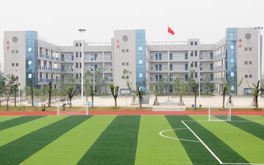 重点发展普文普理,做精做强美术特色。黄州中学高中部欢迎你!