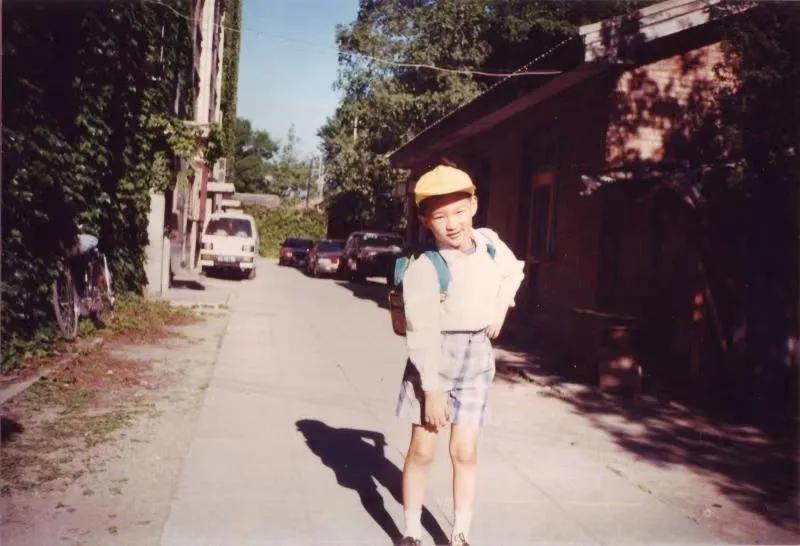 我们在他墓前读诗,纪念这个14年前离世的少年