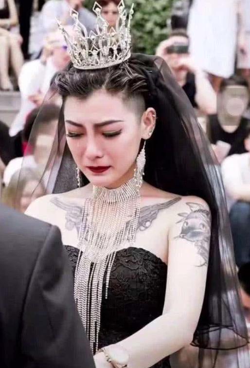 黑尾酱秀的婚纱,黑尾酱理想中的婚纱