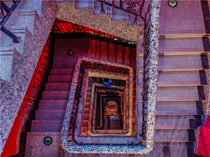 天津超“豪华”公馆，楼道都镶满古瓷、玛瑙，最奇怪无人敢偷