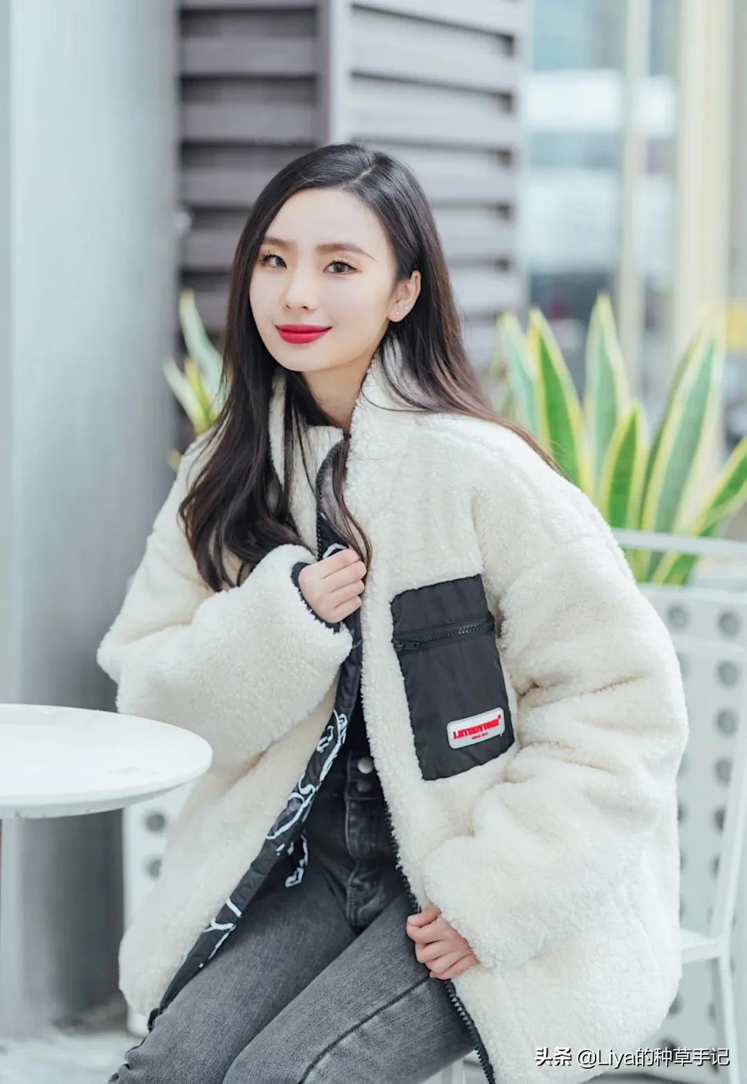 男生黑色棉服搭配什么色的裤子,男士黑色棒球棉服怎么搭配