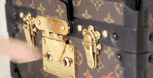 买了个lv的包去哪检验真伪,买了很多lv东西视频