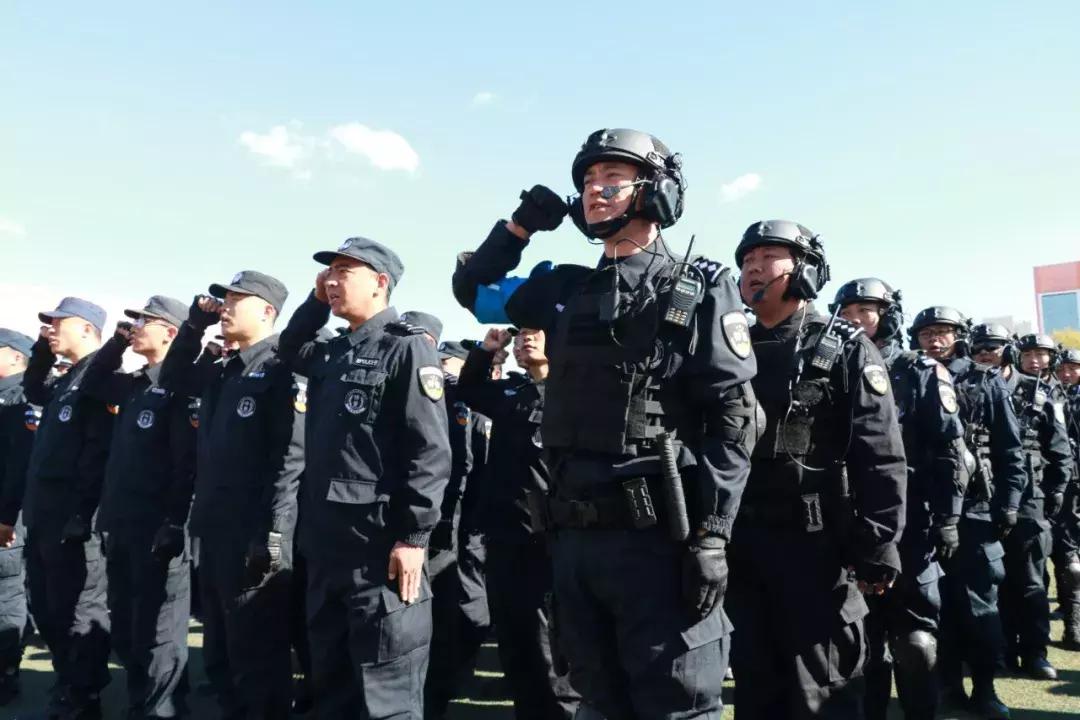 特大涉黑恶犯罪团伙落网现场曝光,警方打掉涉黑团伙照片亮了