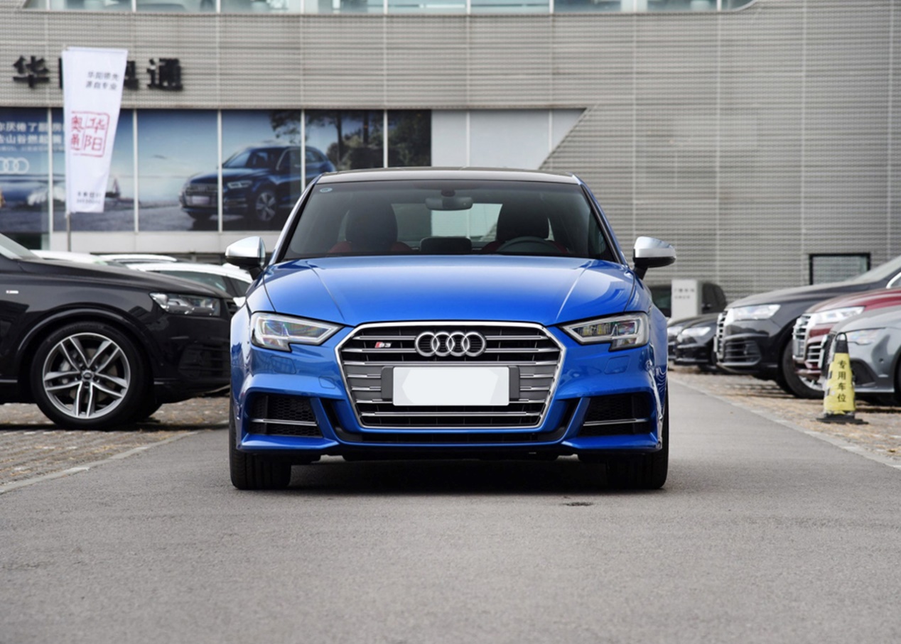 奥迪a3时尚运动版跑高速,很动感的奥迪a3高清素材