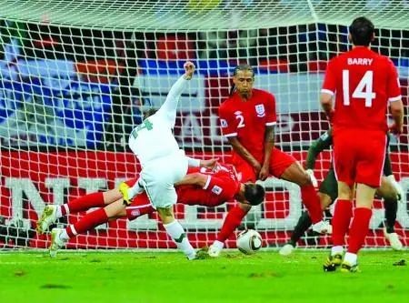 fm战术理念防守反击,fm足球经理两翼齐飞战术