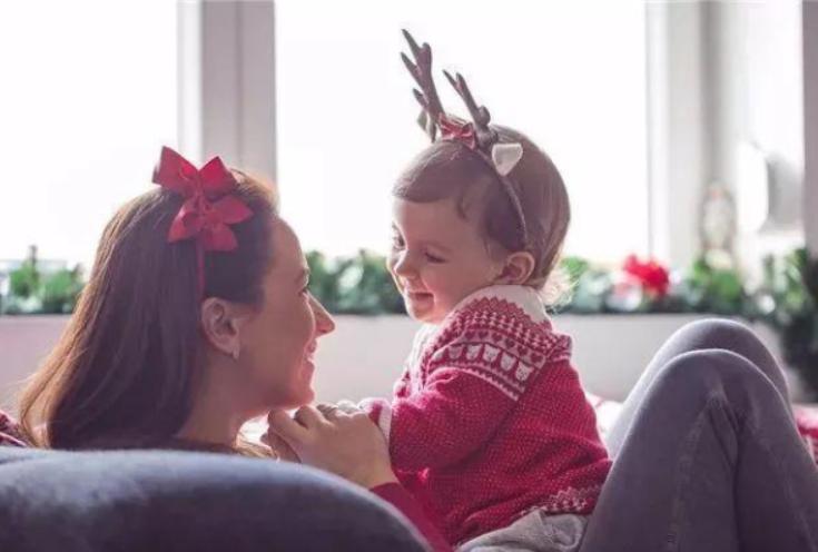 宝宝总爱扯妈妈头发睡觉,宝宝老扯头发怎么教育