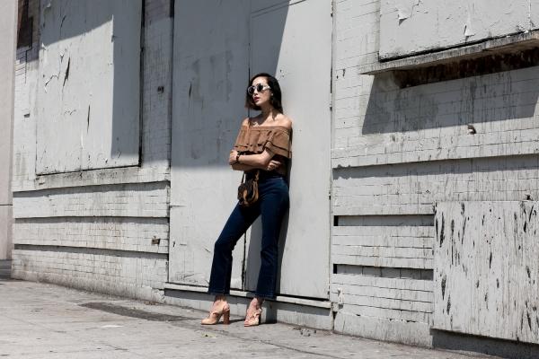 牛仔裤穿合身的还是修身的,牛仔裤是无弹力的还是有弹力的好