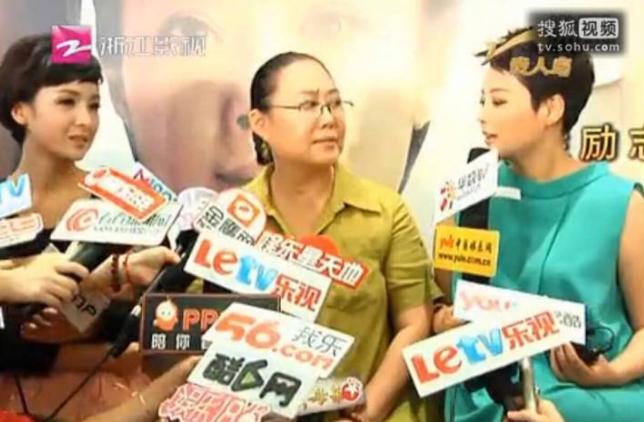 袁立为什么说斯琴高娃打羊胎素,斯琴高娃和袁立采访事件