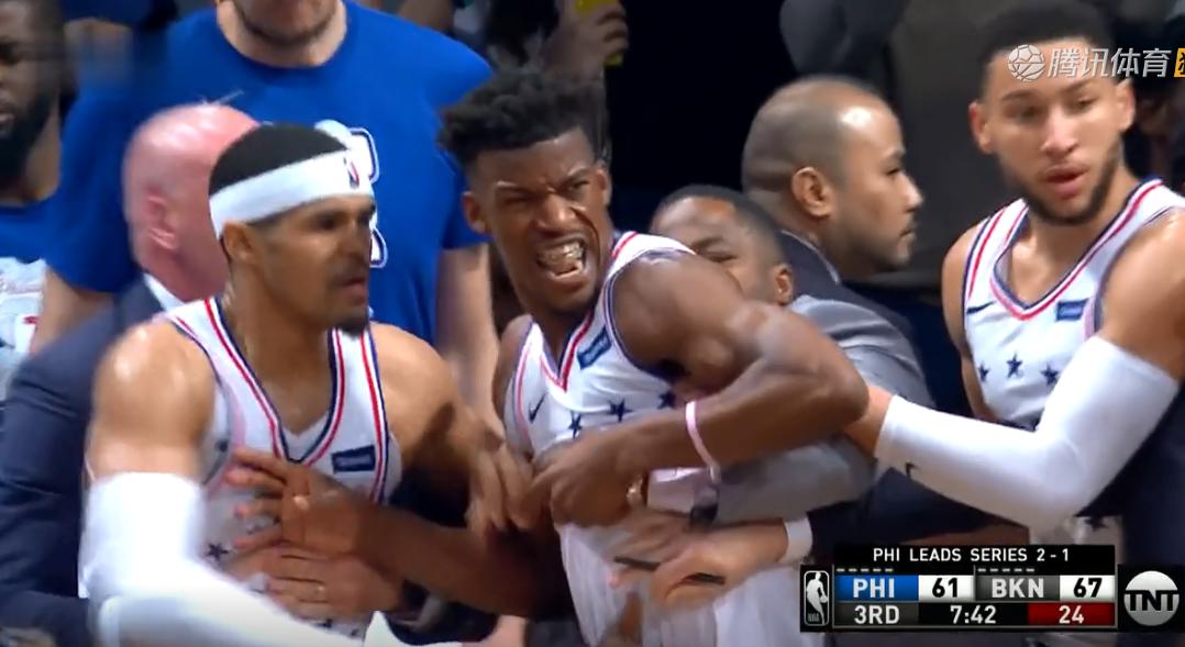 拉塞尔关键3失误,脑子一下子就短路了