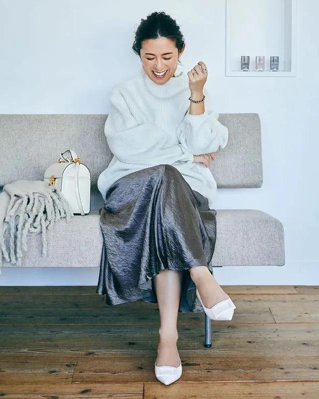 看这位45+日本博主的时尚穿搭，有一种由内而外散发的自信张扬