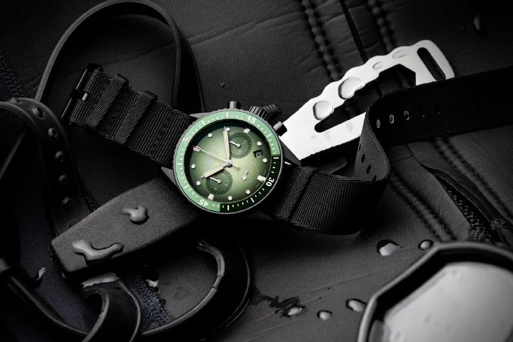 夏天出门戴手表,夏天戴表不好看