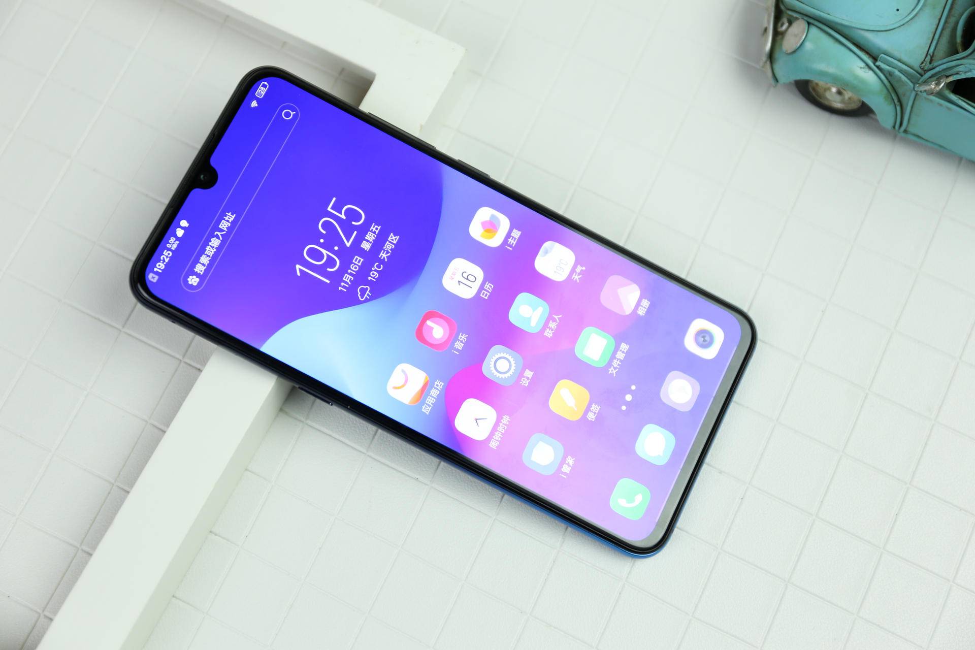 vivox23幻彩版到底是什么颜色,vivox23幻彩版蓝色图片