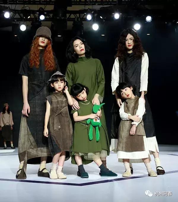 超百图再现2018年服装圈内那三十道靓丽风景……