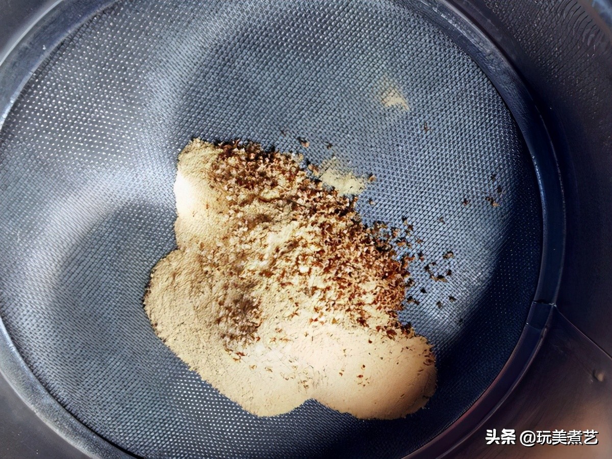 春风轻拂，落下一地金黄，拾掇后的甜品，松花粉双紫布丁