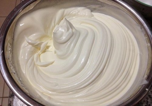 奶油打发过头了变成了豆腐渣,奶油打发失败怎么利用