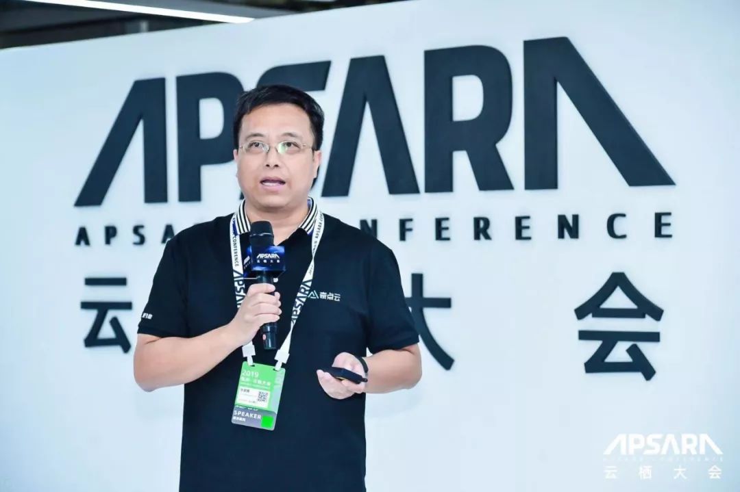 数据中台、童装、机器人，这些创业者为什么要到云端去？