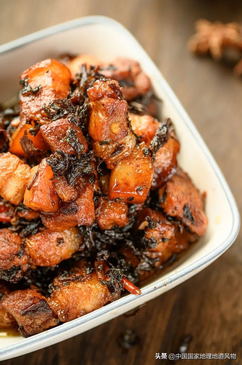 红烧肉是一道非常经典的中式菜肴,红烧肉中国家常菜的经典