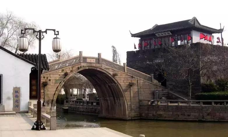 繁华喧闹的老街,繁华古镇老街