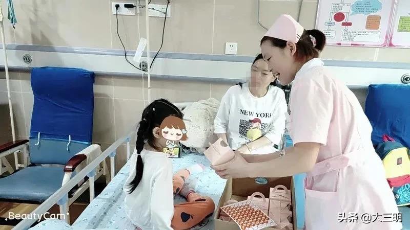 宝宝吃奶拍嗝呛奶海姆立克急救法,给宝宝呛奶宝宝拍嗝正确姿势