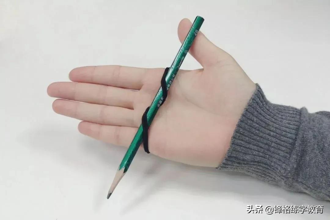如何快速纠正孩子的握笔姿势,怎样才能给孩子纠正握笔姿势