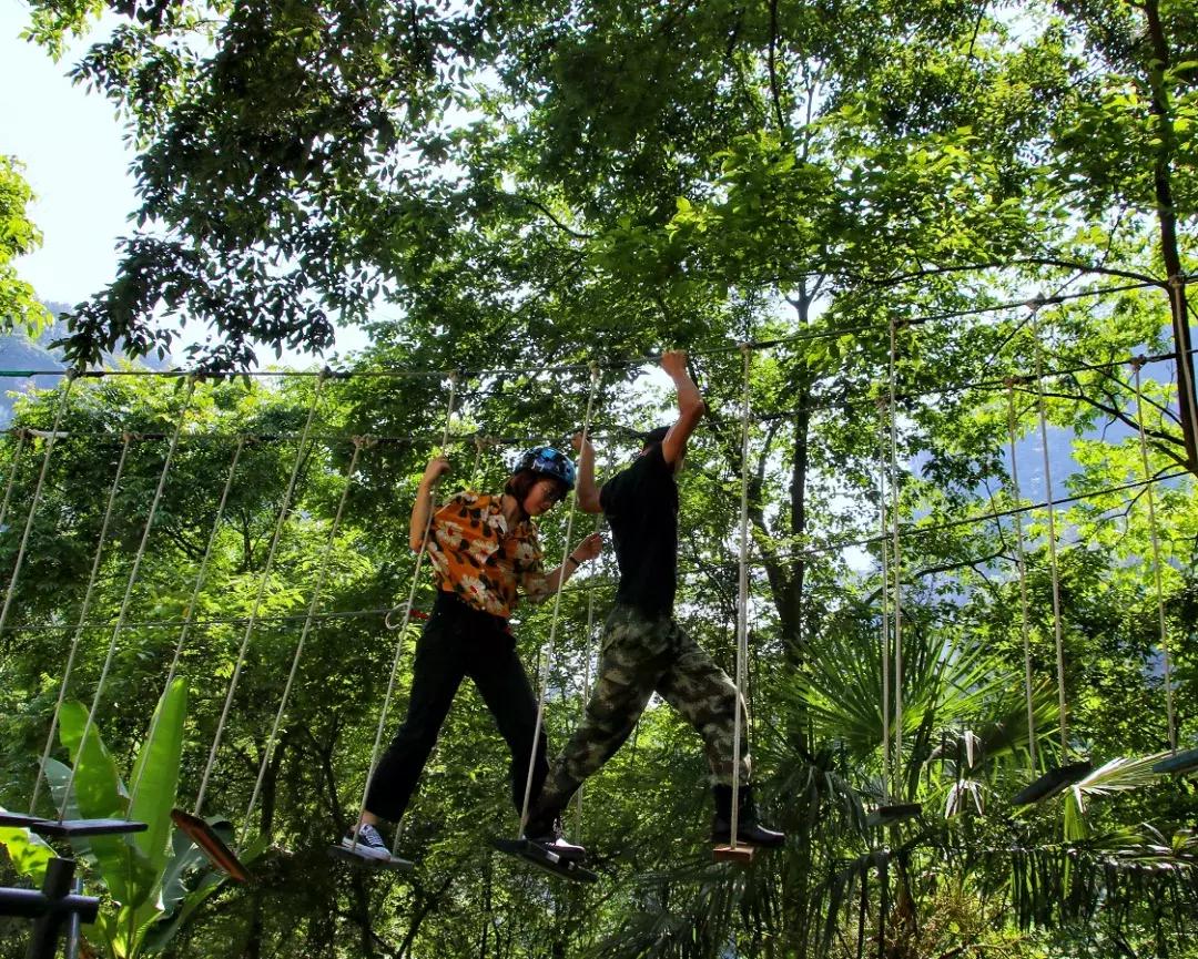 飞拉达攀岩溜索丛林溯溪地心探洞,清远飞拉达丛林探险