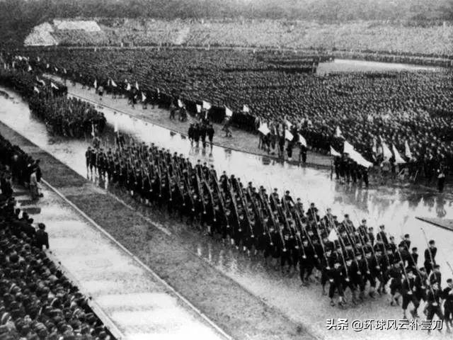 便利店下架小黄书，背后竟是日本沦落？