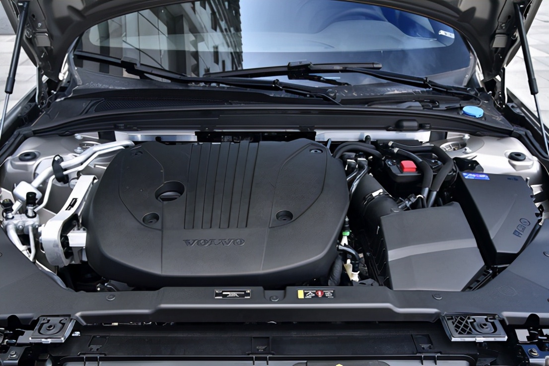 沃尔沃s60和奔驰c哪个值得入手,沃尔沃s60对比奔驰c驾驶感受