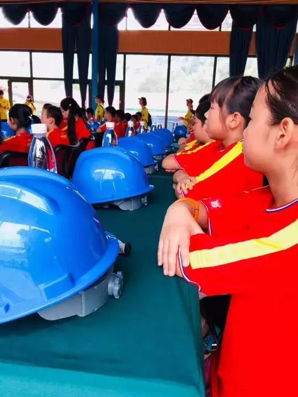 厉害了!这几个小学生竟然花了5天时间在森林里造了一个......